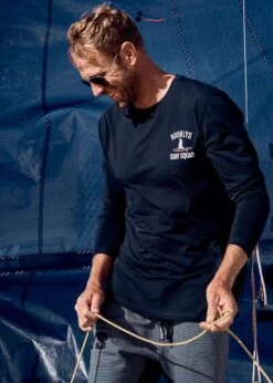 Short SUNDAG MarineStriped/Navy 27 Short SUNDAG MarineStriped/Navy -Noorlys Longsleeve Men Navy Cotton Bio Eco Fair Print Surf Segeln Strand Beachwear Summer Collection Trend Mode