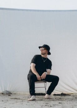 Jogger-Chino MAANDAG Black 14 Jogger-Chino MAANDAG Black -Noorlys bio maenner frauen strand nachhaltig faire sommer mode bio 102