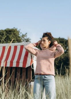 Basic-Hoodie HELENE MahagonyStriped 13 Basic-Hoodie HELENE MahagonyStriped -Noorlys bio maenner frauen strand nachhaltig faire sommer mode bio 125