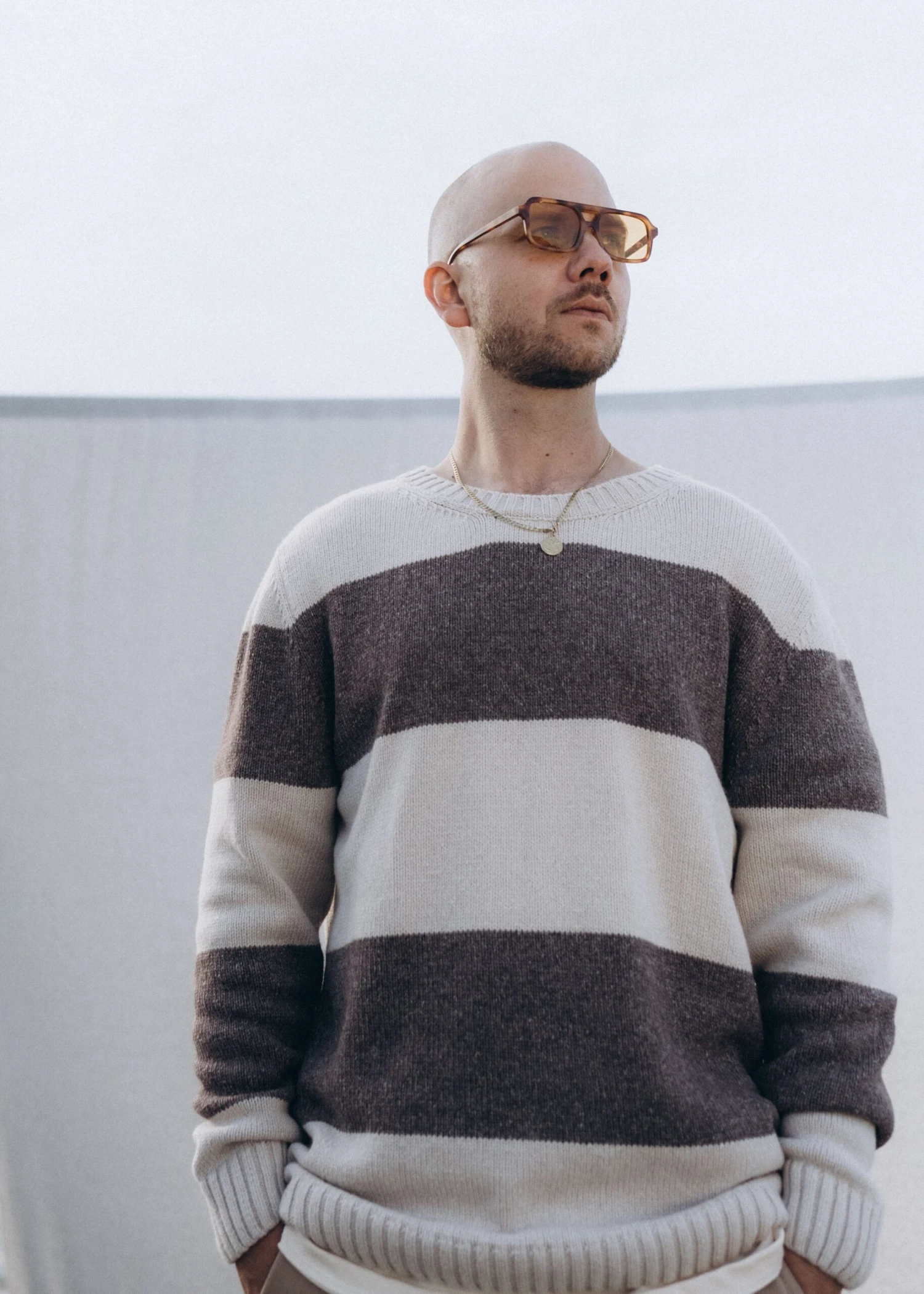 Strickpullover RIFFELT OysterSchokoStriped 8 Strickpullover RIFFELT OysterSchokoStriped – Bild 8