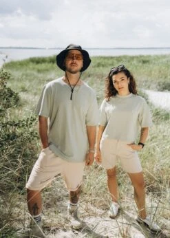 Heavy-T-Shirt ZITRUS DesertSage/CameoGreen 11 Heavy-T-Shirt ZITRUS DesertSage/CameoGreen -Noorlys bio sommer maenner frauen strand nachhaltig faire mode bio summer 18