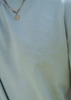 Basic Heavy T-Shirt SWOORIG DesertSage 9 Basic Heavy T-Shirt SWOORIG DesertSage -Noorlys bio sommer maenner frauen strand nachhaltig faire mode bio summer 3