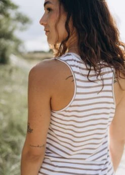 Top SKARA BrownStriped 11 Top SKARA BrownStriped -Noorlys bio sommer maenner frauen strand nachhaltig faire mode bio summer 78