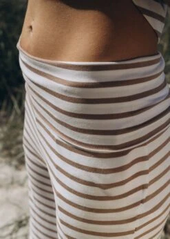 Stoffhose ODESA BrownStriped 14 Stoffhose ODESA BrownStriped -Noorlys bio sommer maenner frauen strand nachhaltig faire mode bio summer 81 d2f5a212 7469 4ef3 abfe 812ed4f19a4f