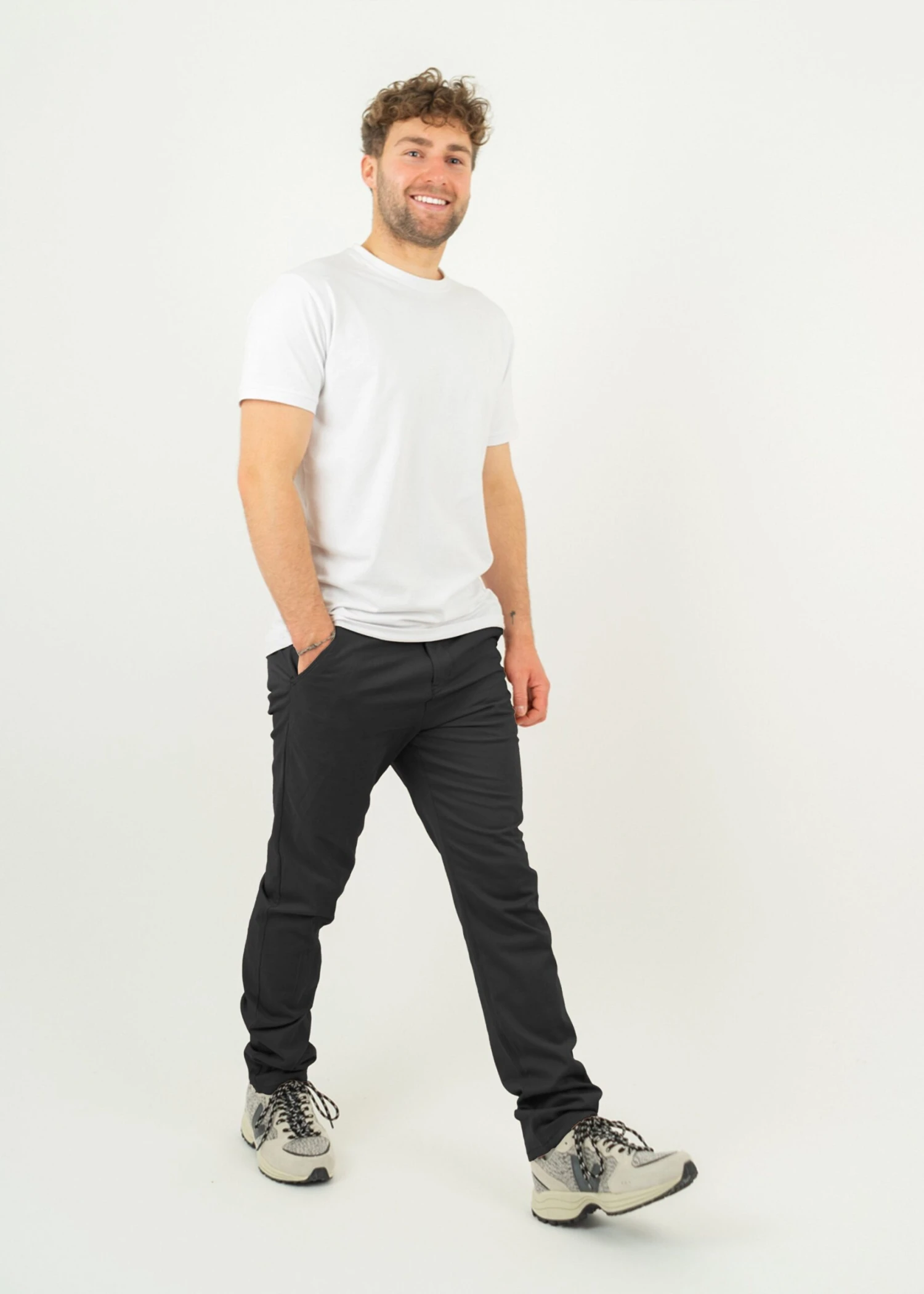 Chinohose ACHTERN Black 2 Chinohose ACHTERN Black – Bild 2