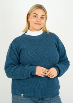 Strickpullover SLICHT DenimBlue 23 Strickpullover SLICHT DenimBlue -Noorlys cold curvy grosse groessen winter nachhaltig fair produziert warm kuschlig boxershorts winter schoen 135