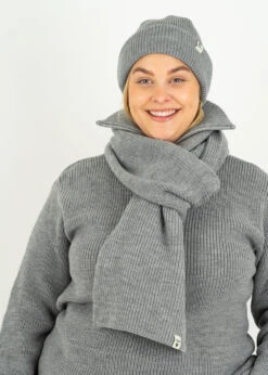 Schwerer Woll-Troyer OSKAR Ash 22 Schwerer Woll-Troyer OSKAR Ash -Noorlys cold curvy grosse groessen winter nachhaltig fair produziert warm kuschlig boxershorts winter schoen 145