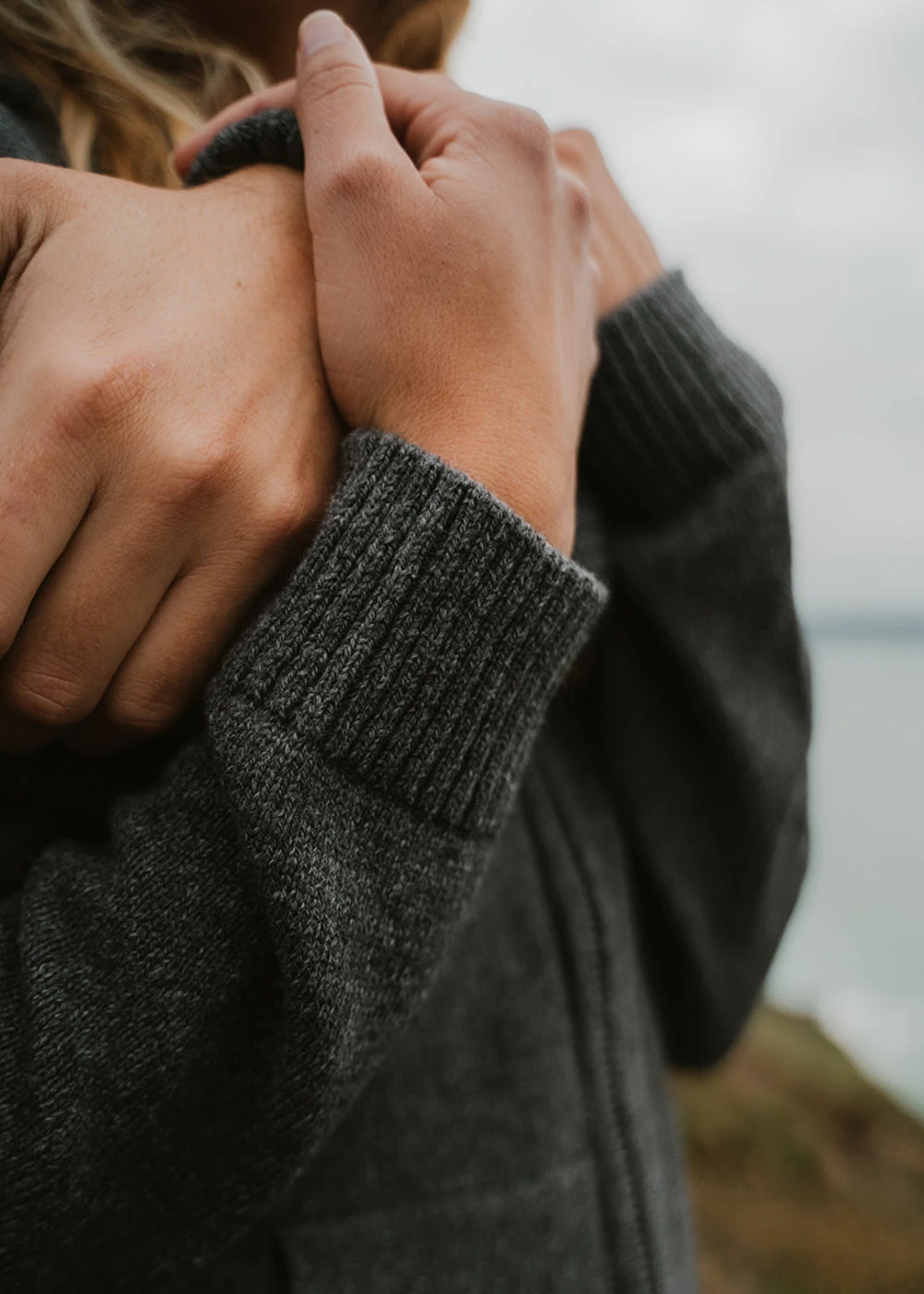 Strickjacke JULIE Anthracite 5 Strickjacke JULIE Anthracite – Bild 5