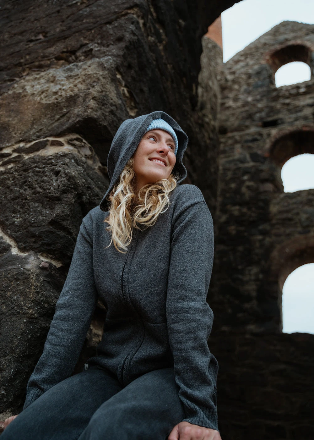 Strickjacke JULIE Anthracite 7 Strickjacke JULIE Anthracite – Bild 7