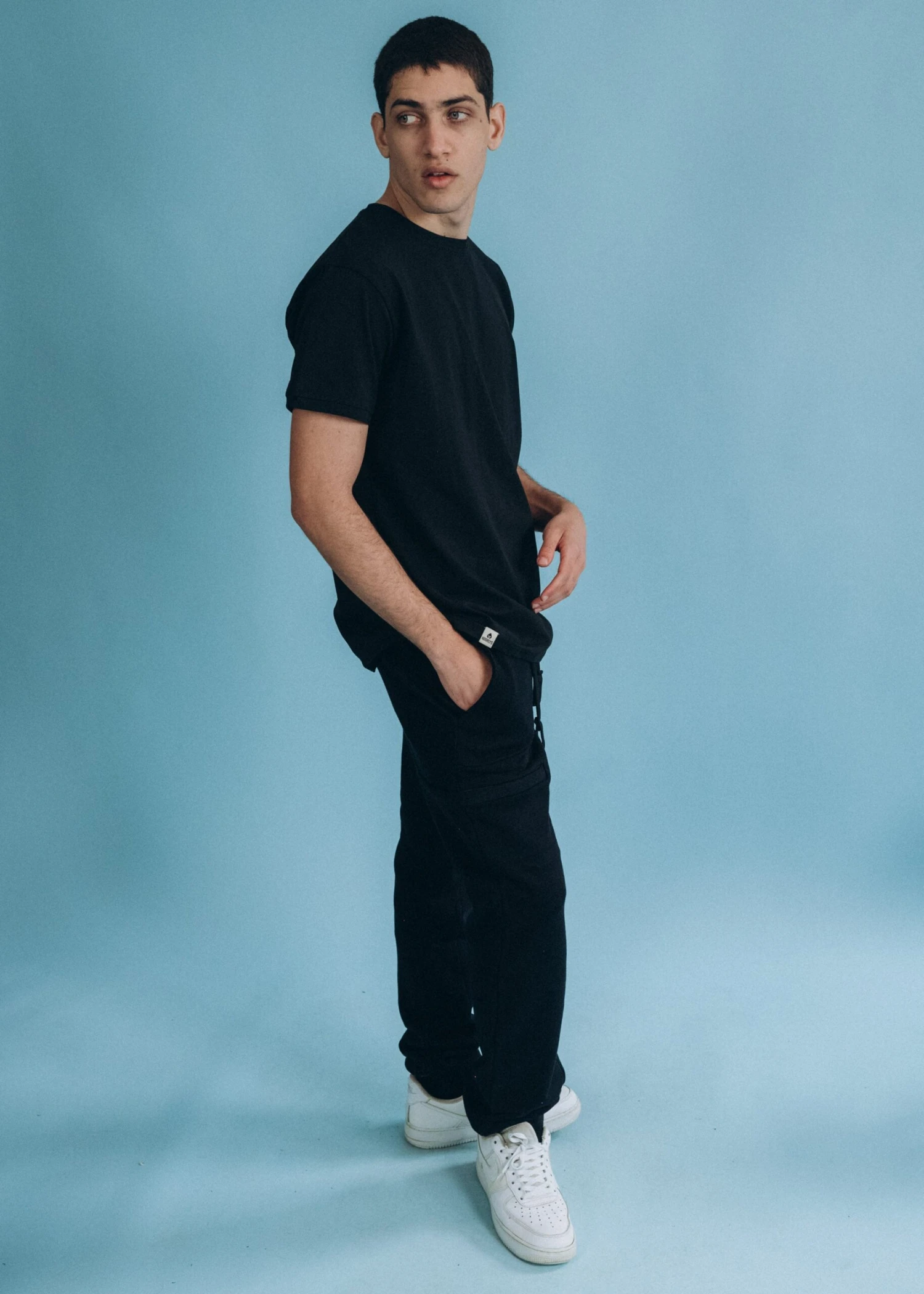 Bündel T-Shirt JOHANN & Jogger STIEFBUCK Black 1 Bündel T-Shirt JOHANN & Jogger STIEFBUCK Black