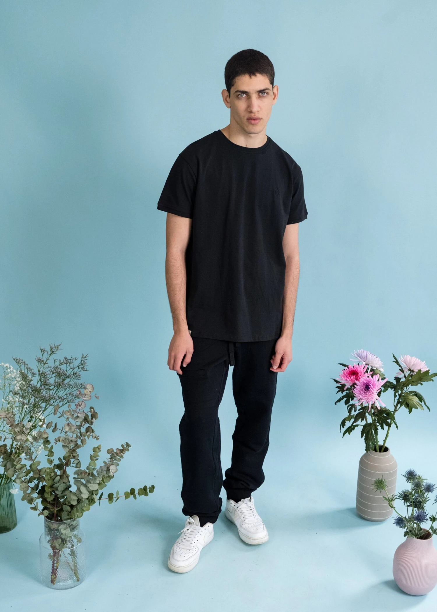 Bündel T-Shirt JOHANN & Jogger STIEFBUCK Black 2 Bündel T-Shirt JOHANN & Jogger STIEFBUCK Black – Bild 2