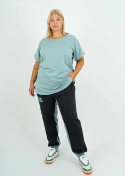 Jogginghose SUNDAG Anthracite/SilverBlue 17 Jogginghose SUNDAG Anthracite/SilverBlue -Noorlys frauen curvy bio baumwolle fair produziert nachhaltig kollektion curvy women nachhaltig 149