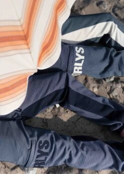 Jogginghose SUNDAG MarineStriped/Navy 16 Jogginghose SUNDAG MarineStriped/Navy -Noorlys gemuetlich bio baumwolle hoodie nachhaltig fair produziert mode neu 254 1a67cb67 8b67 43a0 b922 707d75ad87ec