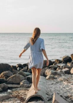 Sommerkleid RINGEL StormyStriped 14 Sommerkleid RINGEL StormyStriped -Noorlys gemuetlich bio baumwolle hoodie nachhaltig fair produziert mode neu 462