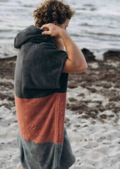Surf-Poncho TREE Anthracite/Rose/Stormy -Noorlys gemuetlich bio baumwolle hoodie nachhaltig fair produziert mode neu 532