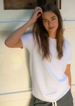 T-Shirt JOHANN White 25 T-Shirt JOHANN White -Noorlys gemuetlich bio baumwolle hoodie nachhaltig fair produziert mode neu 7