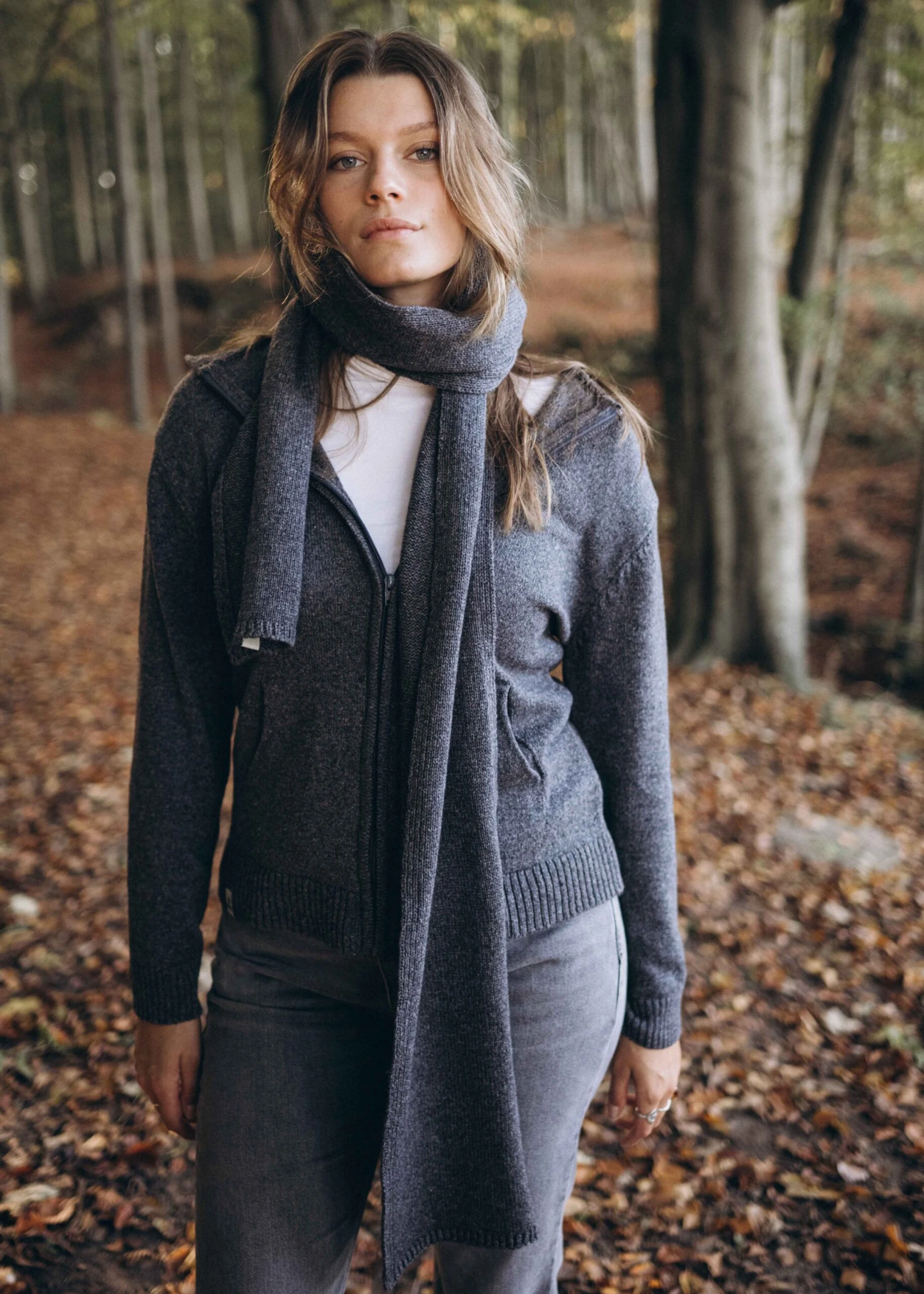 Strickjacke JULIE Anthracite 2 Strickjacke JULIE Anthracite – Bild 2