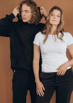 Basic-Hoodie MIKA Black 17 Basic-Hoodie MIKA Black -Noorlys herren damen winter nachhaltig fair produziert warm kuschlig boxershorts winter cool schoen 72 0d2effbd f3af 471a 8f12 eb1d54de6392