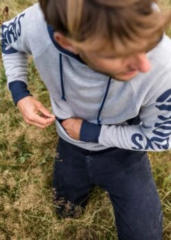 Hoodie RAFFIG Ash -Noorlys hoodie pullover ash navy skate look styles print sleeve pocket bauchtasche bio baumwolle cool men