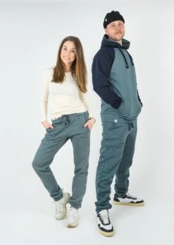 Jogginghose STIEFBUCK StormyWeather 15 Jogginghose STIEFBUCK StormyWeather -Noorlys jogger hoodie socken socks fair produziert mann bio nachhaltig men hose fashion noorlys baumwolle 00cf84d2 643a 49b5 b00f 9c75953c958b