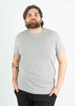 T-Shirt JOHANN UltimateGrey 26 T-Shirt JOHANN UltimateGrey -Noorlys kuschlig cool laessig bio nachhaltig fair produziert oeko cool schoen men women kleidung grosse groessen plus size uebergroessen 196