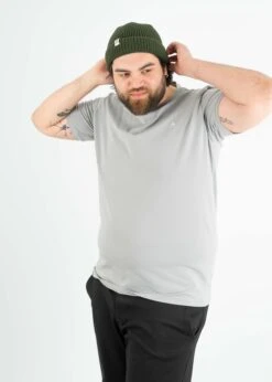 T-Shirt JOHANN UltimateGrey 28 T-Shirt JOHANN UltimateGrey -Noorlys kuschlig cool laessig bio nachhaltig fair produziert oeko cool schoen men women kleidung grosse groessen plus size uebergroessen 198