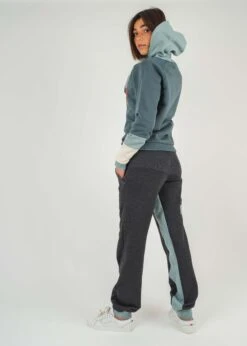 Jogginghose SUNDAG Anthracite/SilverBlue 16 Jogginghose SUNDAG Anthracite/SilverBlue -Noorlys kuschlig fair produziert bio baumwolle warm bundle men women laessig 90 6b1c399a fad1 4bde aa19 2a5d9705c6bc