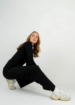 Longsleeve LINDA Black -Noorlys kuschlig fair produziert bio baumwolle warm women laessig kollektion new 4