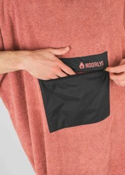 Surf-Poncho MALIA OldRose -Noorlys kuschlig fair produziert bio baumwolle warm women laessig kollektion new men sommer 334