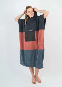 Surf-Poncho TREE Anthracite/Rose/Stormy -Noorlys kuschlig fair produziert bio baumwolle warm women laessig kollektion new men sommer 422 a5aaf892 04e4 4ad4 ad7d e37cad9ed3fa