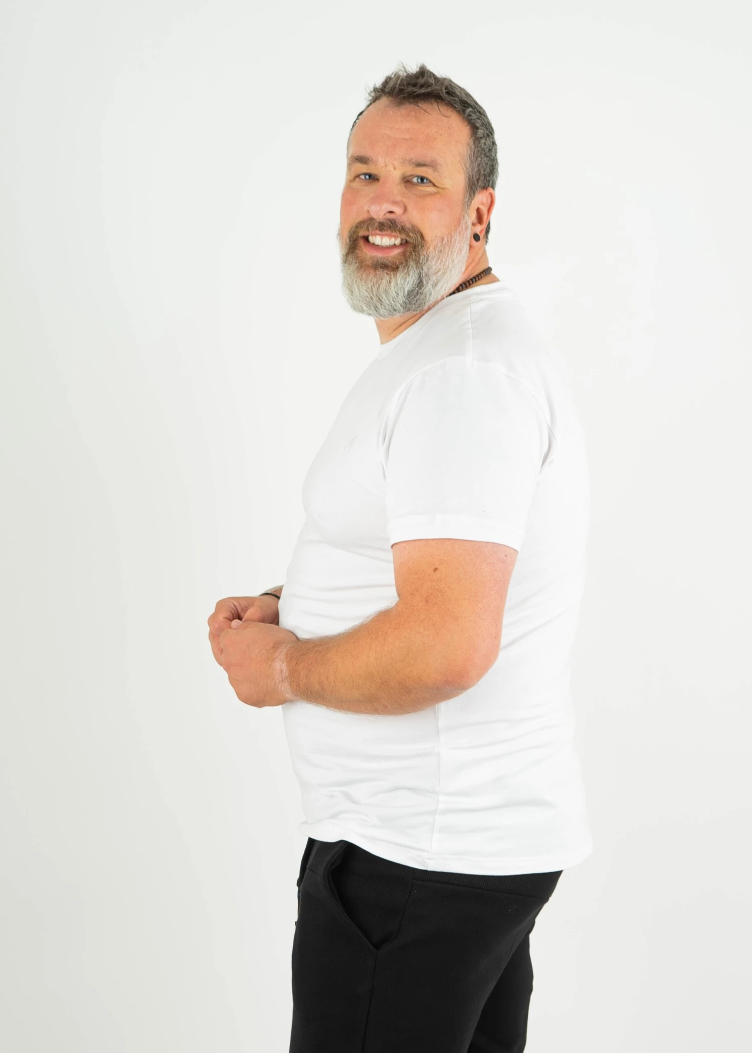 Bündel T-Shirt JOHANN & Jogginghose STIEFBUCK 2 Bündel T-Shirt JOHANN & Jogginghose STIEFBUCK – Bild 2