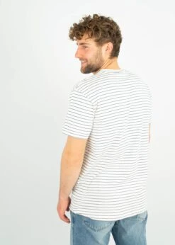 T-Shirt JOHANN StormyStriped 8 T-Shirt JOHANN StormyStriped -Noorlys maenner buendel nachhaltig fair produziert warm kuschlig muetze winter cool 4