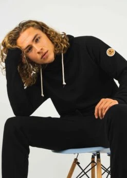 Jogginghose STIEFBUCK Black 24 Jogginghose STIEFBUCK Black -Noorlys nachhaltig bio baumwolle fair produziert men unisex women kuschlig warm weich gemuetlich bundle black 5 aa32e318 fd5f 4282 9430 0be670b59cbf