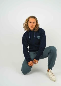 Jogginghose STIEFBUCK StormyWeather 21 Jogginghose STIEFBUCK StormyWeather -Noorlys nachhaltig bio baumwolle fair produziert men unisex women kuschlig warm weich gemuetlich bundle stormyweather navy 6 ff5f82b9 e324 437d afe2 1d01ba6c4663