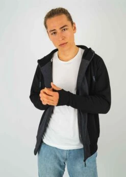 Sweatjacke STRIPPEN Black 35 Sweatjacke STRIPPEN Black -Noorlys nachhaltig bio baumwolle fair produziert men unisex women kuschlig warm weich gemuetlich strippen black anthracite 4