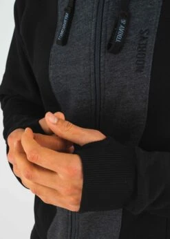 Sweatjacke STRIPPEN Black 27 Sweatjacke STRIPPEN Black -Noorlys nachhaltig bio baumwolle fair produziert men unisex women kuschlig warm weich gemuetlich strippen black anthracite 8