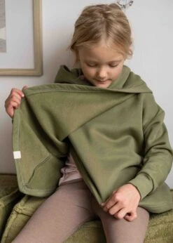 GOTS-Hoodie VINGER LodenGreen 11 GOTS-Hoodie VINGER LodenGreen -Noorlys nachhaltig bio fair produziert kuschleig mann frau laessig winter herbst 143