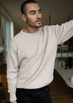 Strickpullover SLICHT OysterGrey 25 Strickpullover SLICHT OysterGrey -Noorlys nachhaltig bio fair produziert kuschleig mann frau laessig winter herbst 198