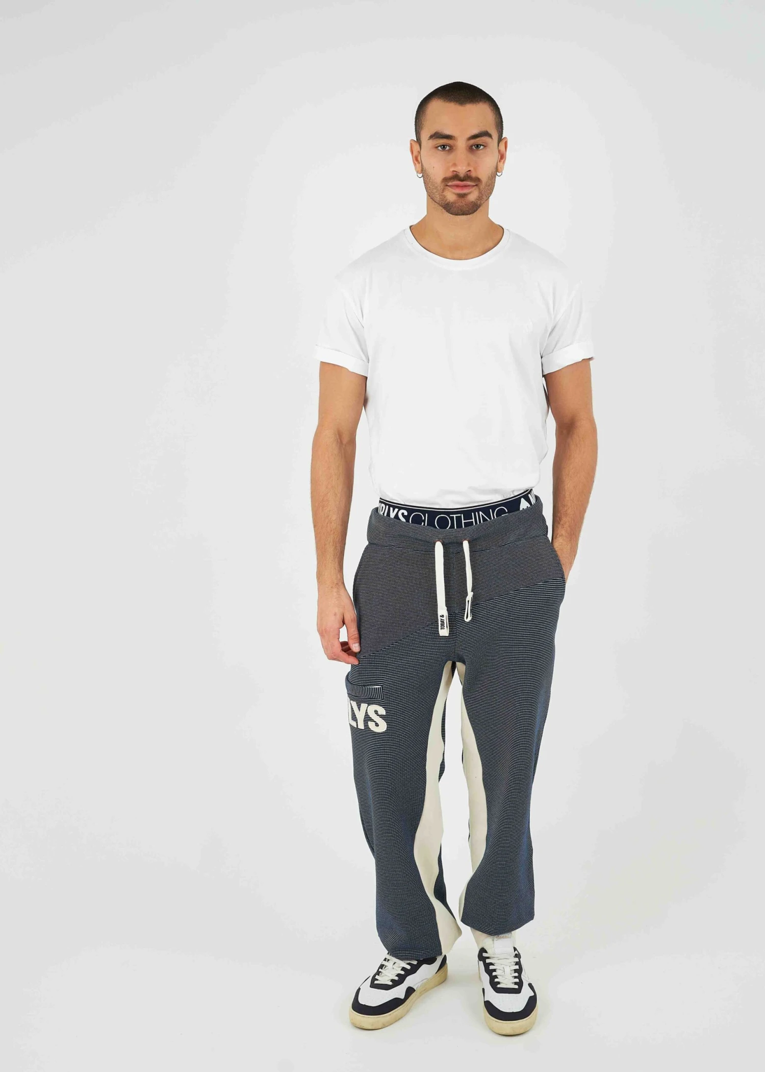 Bündel T-Shirt JOHANN & Jogginghose SUNDAG 1 Bündel T-Shirt JOHANN & Jogginghose SUNDAG