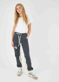 T-Shirt SCHIER White 17 T-Shirt SCHIER White -Noorlys nachhaltig boi fair produziert kuschleig bundle mann frau laessig 56 5d7103d7 24b9 4849 bdc0 0e48f1b1ff3d