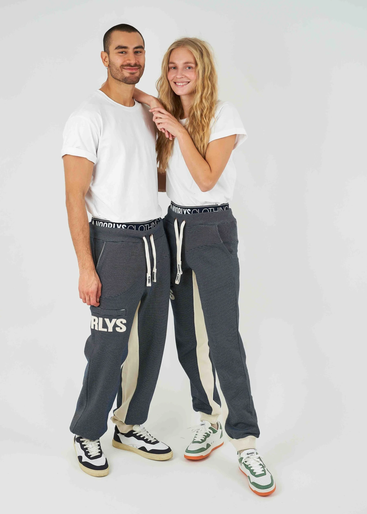 Bündel T-Shirt JOHANN & Jogginghose SUNDAG 2 Bündel T-Shirt JOHANN & Jogginghose SUNDAG – Bild 2