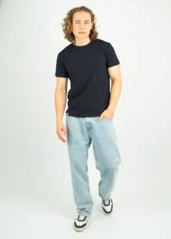 T-Shirt JOHANN Black 9 T-Shirt JOHANN Black -Noorlys nachhaltig buendel fair produziert warm kuschlig muetze winter frauen 2 129e0f3c 911c 46a3 8e0c 634413700825