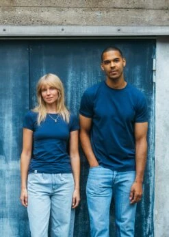 T-Shirt JOHANN Navy 13 T-Shirt JOHANN Navy -Noorlys nachhaltig fair produziert kollektion winter cool warm schoen laessig 35