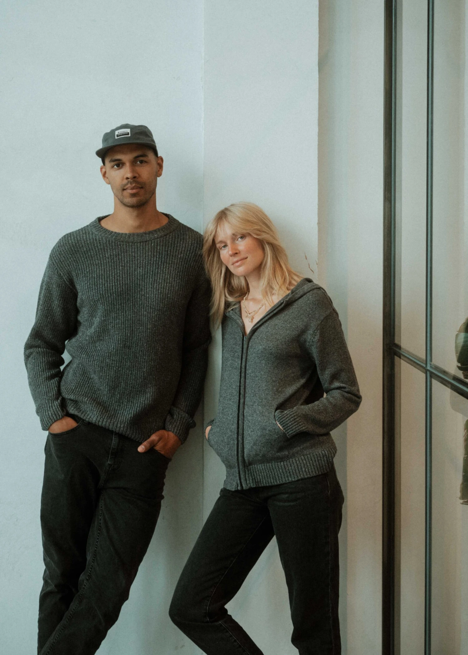 Strickjacke JULIE Anthracite 4 Strickjacke JULIE Anthracite – Bild 4