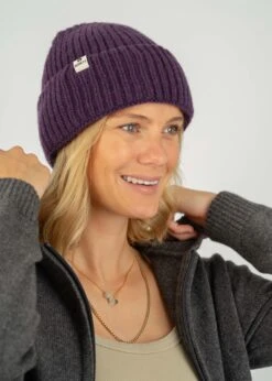 Kaschmirmütze ALMA Aubergine 9 Kaschmirmütze ALMA Aubergine -Noorlys nachhaltig fair produziert warm kuschlig muetze handschuhe beanie 53