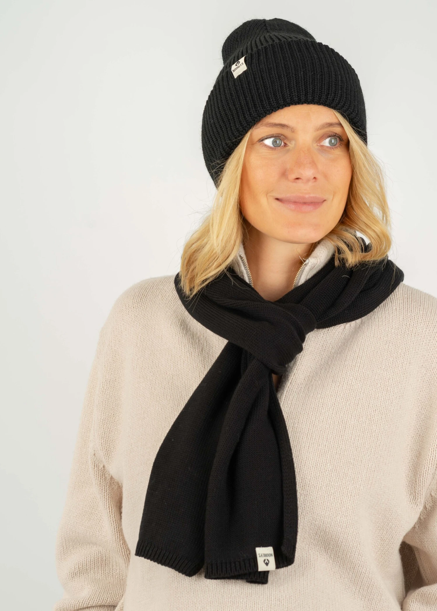 Baumwollschal MAARE Black 2 Baumwollschal MAARE Black – Bild 2