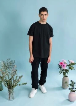 T-Shirt JOHANN Black 10 T-Shirt JOHANN Black -Noorlys noorlys herren damen sommer nachhaltig fair produziert warm kuschlig cool schoen 68 4db544c4 9a3b 49c1 81c9 78cc4ac80648