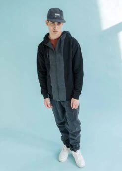 Sweatjacke STRIPPEN Black 23 Sweatjacke STRIPPEN Black -Noorlys noorlys herren damen sommer nachhaltig fair produziert warm kuschlig cool schoen 97