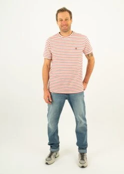 T-Shirt JOHANN MahagonyStriped 9 T-Shirt JOHANN MahagonyStriped -Noorlys noorlys shooting nachhaltig fair produziert cool sommer schoen 23