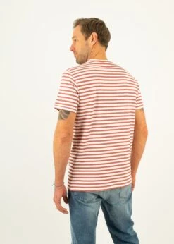 T-Shirt JOHANN MahagonyStriped 8 T-Shirt JOHANN MahagonyStriped -Noorlys noorlys shooting nachhaltig fair produziert cool sommer schoen 26